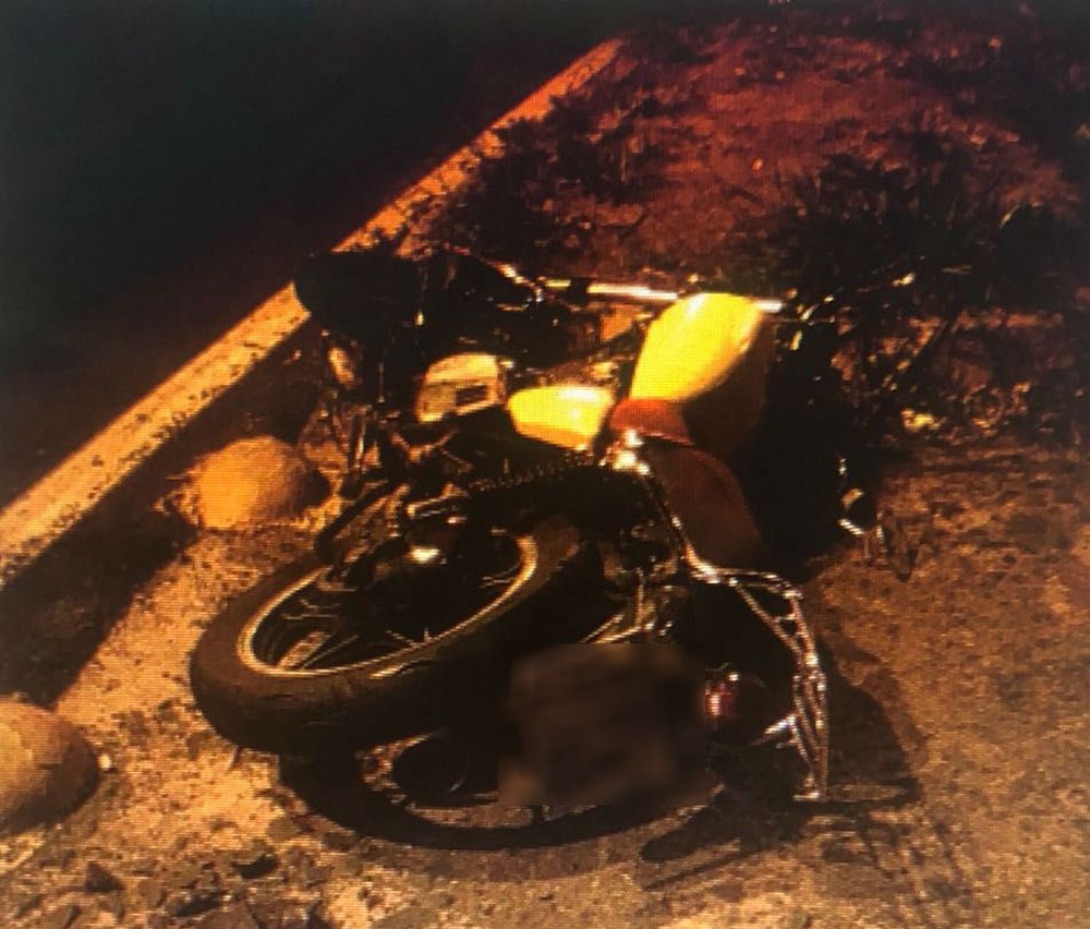 G1 - Motociclista e garupa morrem em acidente entre carro e moto