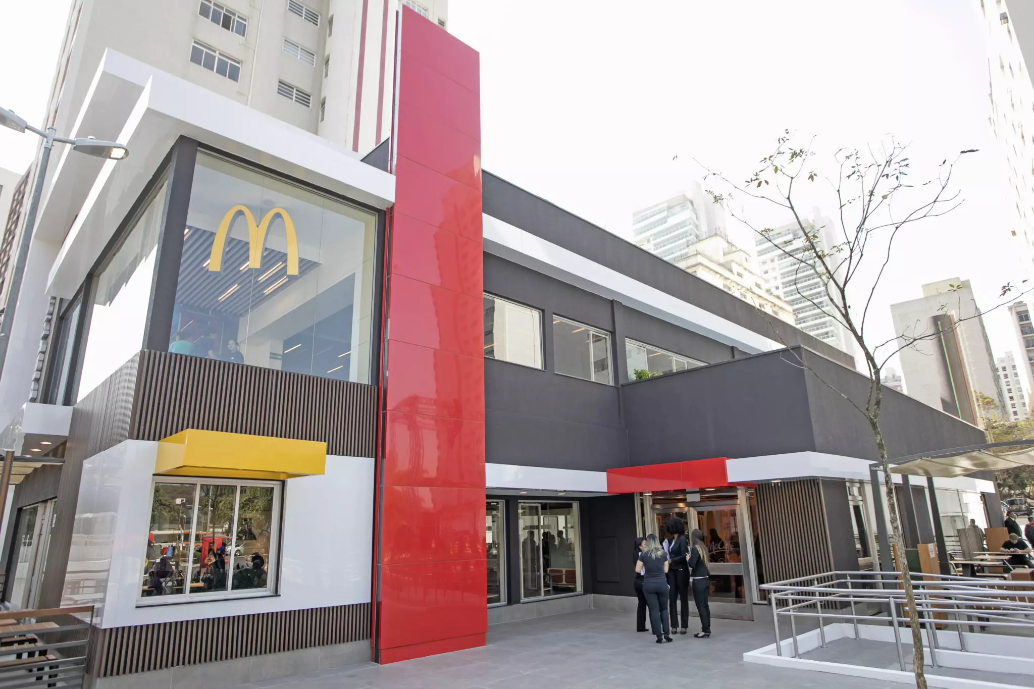 McDonald's tem mais de 3 mil vagas de emprego, incluindo cerca de 200 para PCDs em todo o Brasil McDonald's tem mais de 3 mil vagas de emprego, incluindo cerca de 200 para PCDs em todo o Brasil