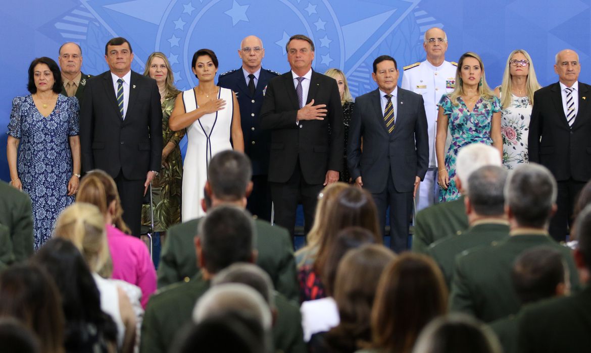 Jair Bolsonaro em cerimônia de promoção de oficiais-generais do Exército, da Marinha e da Aeronáutica, no Palácio do Planalto, em Brasília