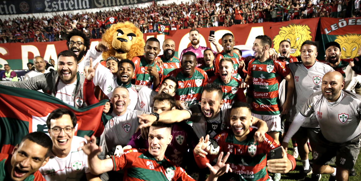 Portuguesa ❤️💚 on X: CAMPEÕOOOOESSSS!!!! 🏆❤️💚 Somos os campeões do Campeonato  Paulista A2 desse ano! Depois de garantir o acesso nas semifinais,  conquistamos agora, pela terceira vez na nossa história, o título