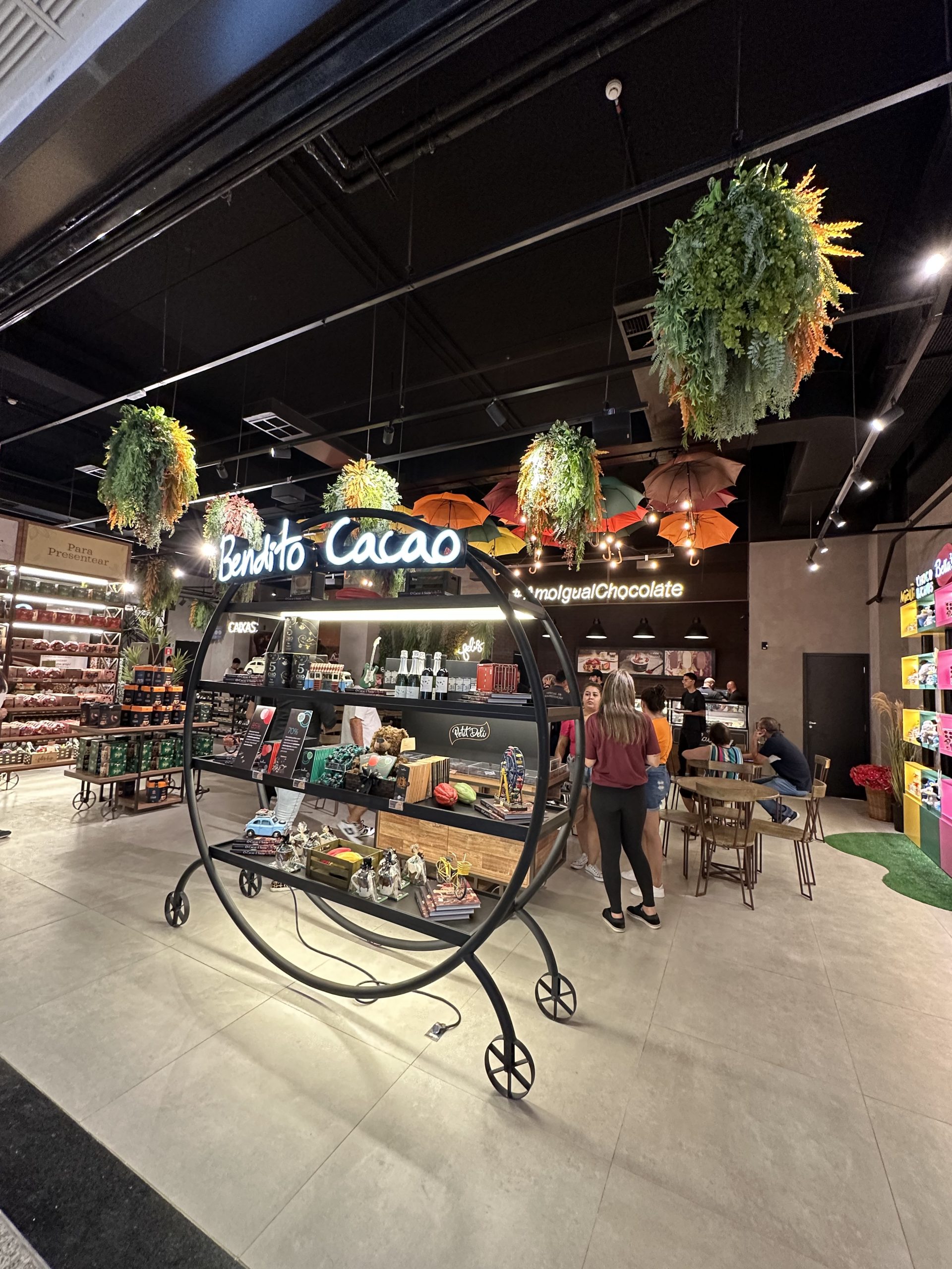 Giro News  Cacau Show Inaugura Super Store em SP