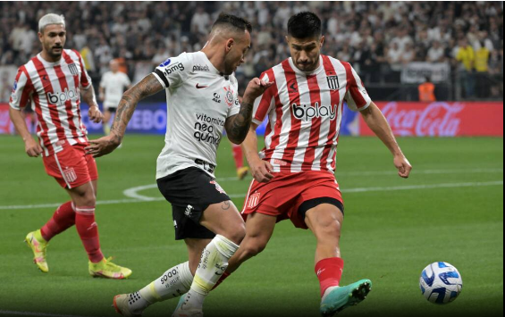 Giuliano fala após vitória do Corinthians contra o Estudiantes na  Sul-americana 