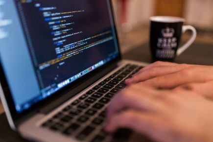 TNT e SoulCode Academy formam mais de 1.500 alunos no Brasil