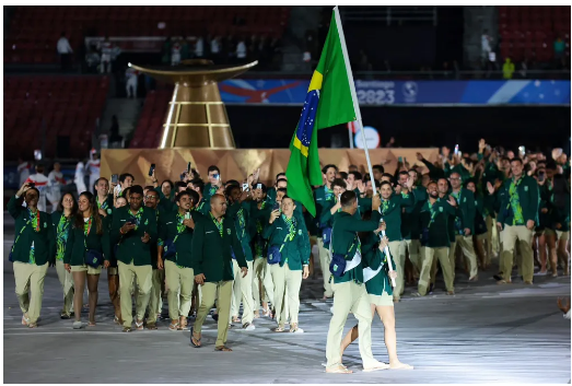 Depois da cerimônia grandiosa de abertura, Copa do Mundo feminina