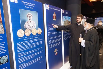 Esporte Clube Sírio promove exposição de arte com peças sírias
