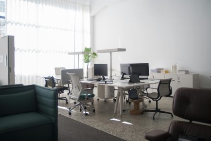 Empresas reduzem custos ao adotar escritórios inteligentes