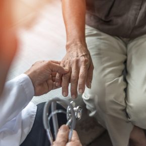 Hospital em Jundiaí realiza atendimento a pacientes em casa
