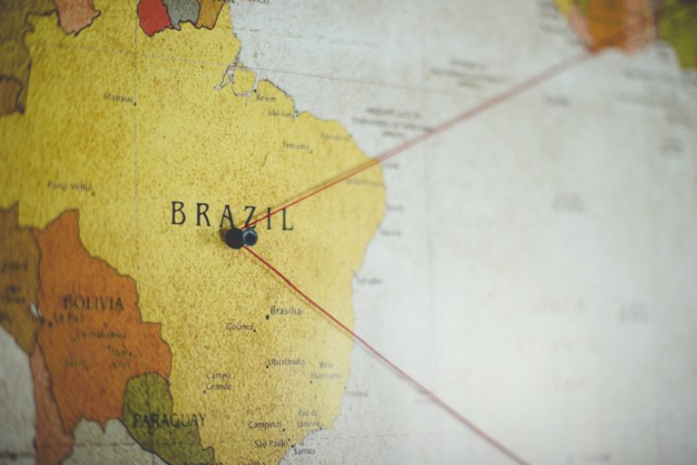 Felipe Avancini orienta brasileiros sobre mobilidade global