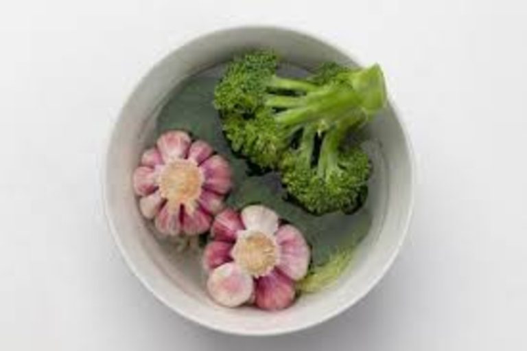 Alimentação inteligente: brócolis e alho fortalecem a saúde