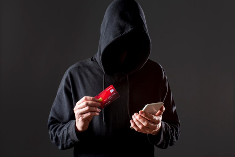 Fraudes digitais ligam alerta na hora da compra de ingresso