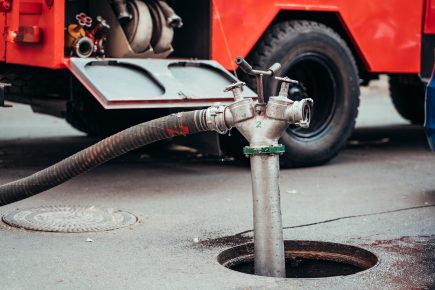 Mangueiras de sucção para fossa apoiam saneamento urbano
