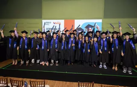 Bmg forma 1ª turma com benefício educação do Unico Skill