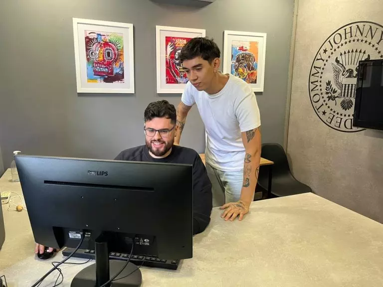 Jovens vêm desenvolvendo CRM integrado para rastrear leads