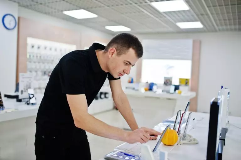 Pesquisa da Assurant mostra como IA guia decisões de compras