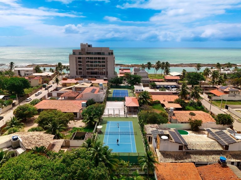 Ritz inaugura clube de tênis em Barra de São Miguel