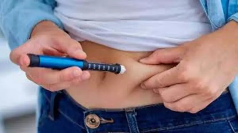 Caneta de emagrecimento reduz gordura no fígado, diz estudo