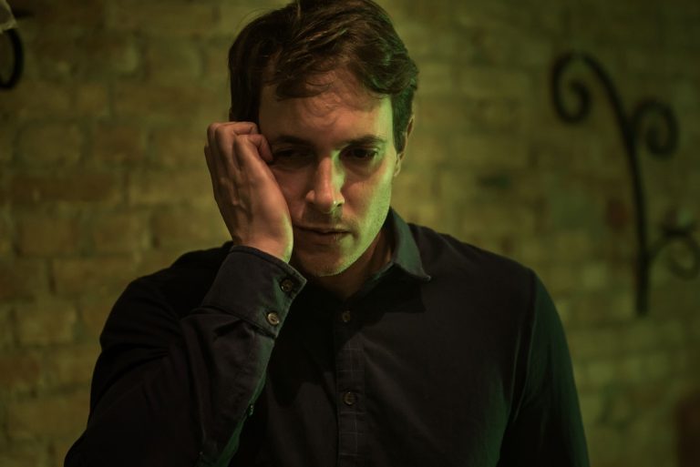 Obras de Uranio Bonoldi debatem ética e escolhas humanas