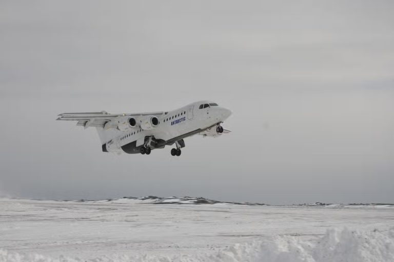 Civitatis lança expedições à Antártida de avião ou cruzeiro
