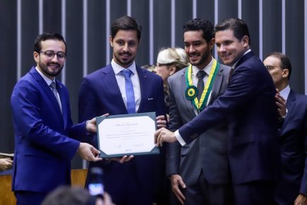 João Brasio é reconhecido com medalha do Mérito Legislativo