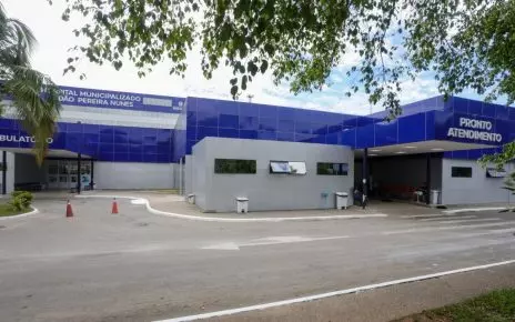 Bebê de 1 ano e 7 meses baleada na cabeça recebe alta