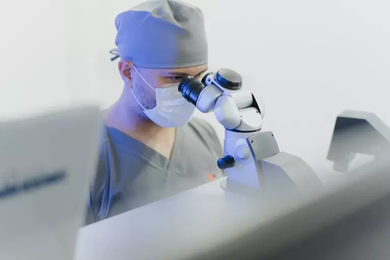 Personalização auxilia cirurgia refrativa em caso limítrofe