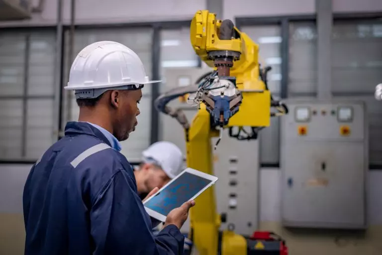 Automação amplia demanda por profissionais de tecnologia
