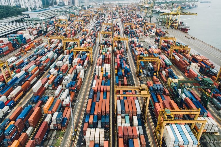 Rotas internacionais ajustam-se às mudanças no comércio global