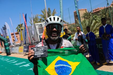 Brasileiro enfrenta desafio extremo no deserto do Marrocos