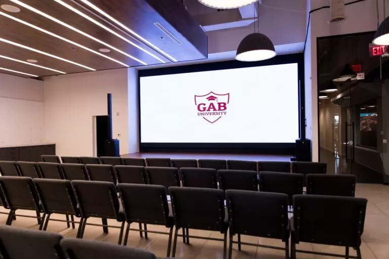 Universidades internacionais adotam modelo híbrido de ensino